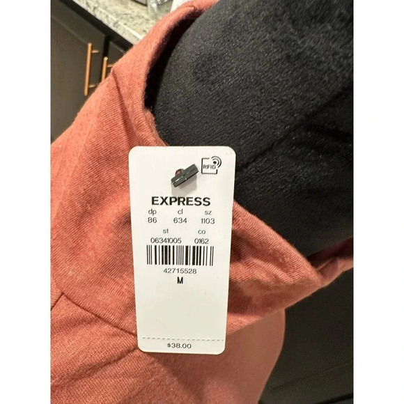 Women’s express puffed sleeve top NEW - Picture 3 of 3